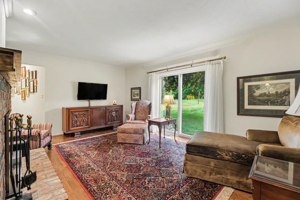 8569 Roundhill Court Saline, MI 48176