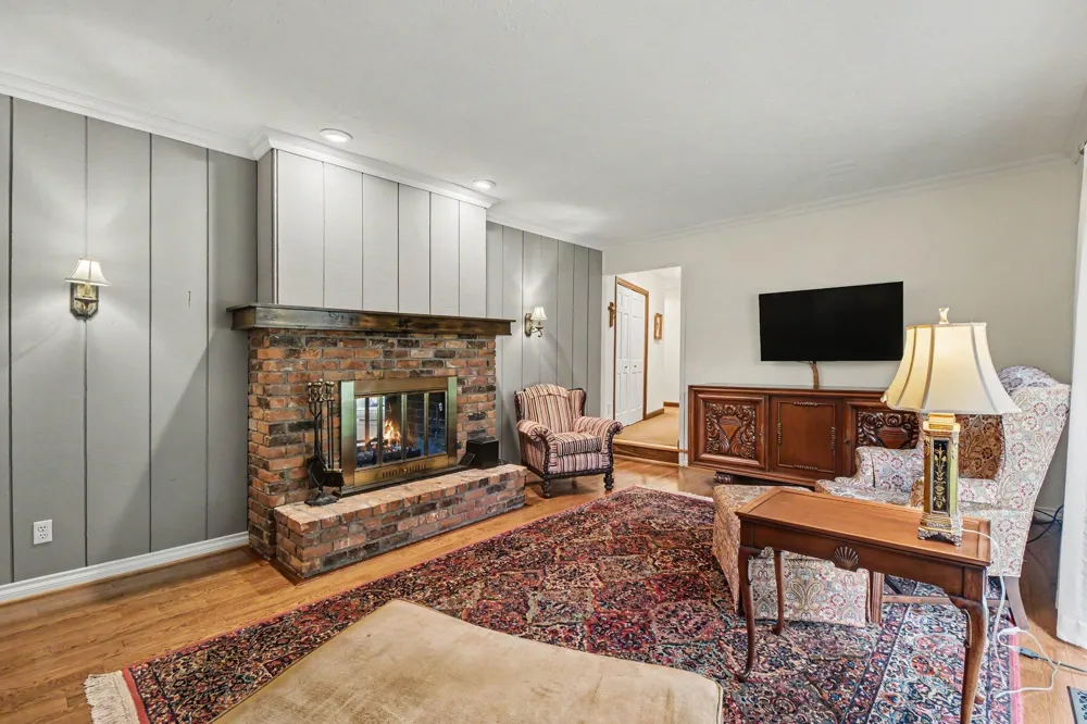 8569 Roundhill Court Saline, MI 48176