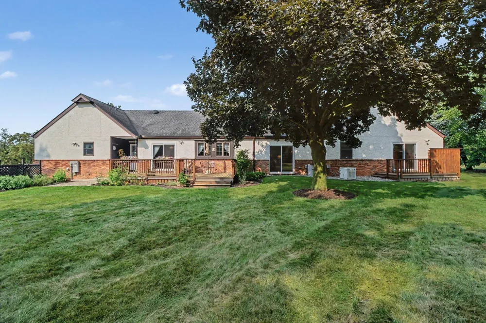 8569 Roundhill Court Saline, MI 48176