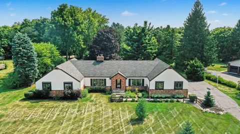 8569 Roundhill Court