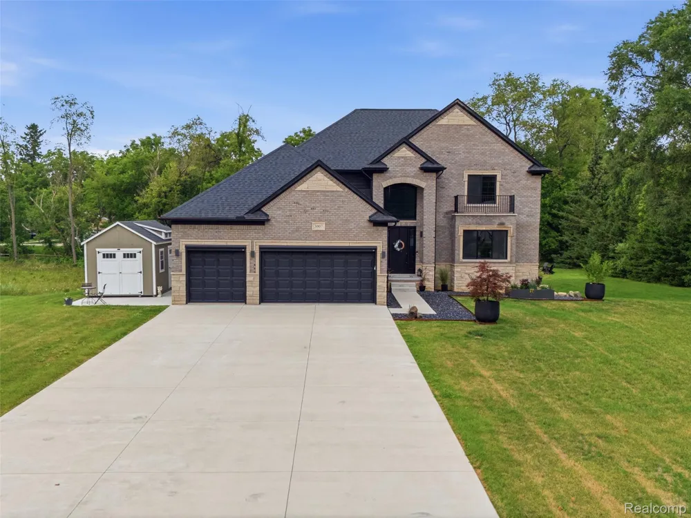 3007 28 Mile Road Washington Township, MI 48094