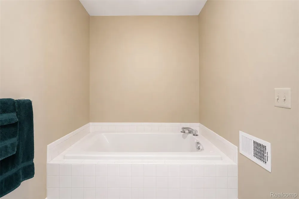 41585 Cherry Hill Road Canton Charter Township, MI 48188