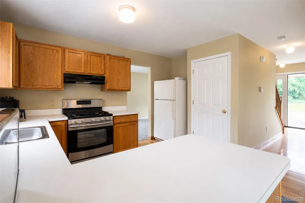 41585 Cherry Hill Road Canton Charter Township, MI 48188