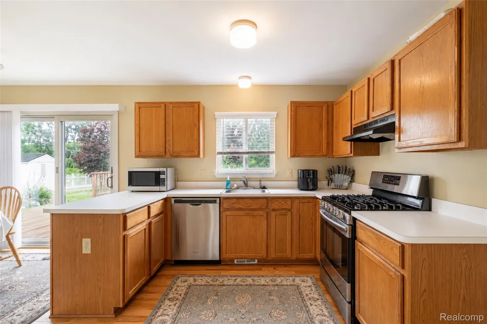 41585 Cherry Hill Road Canton Charter Township, MI 48188