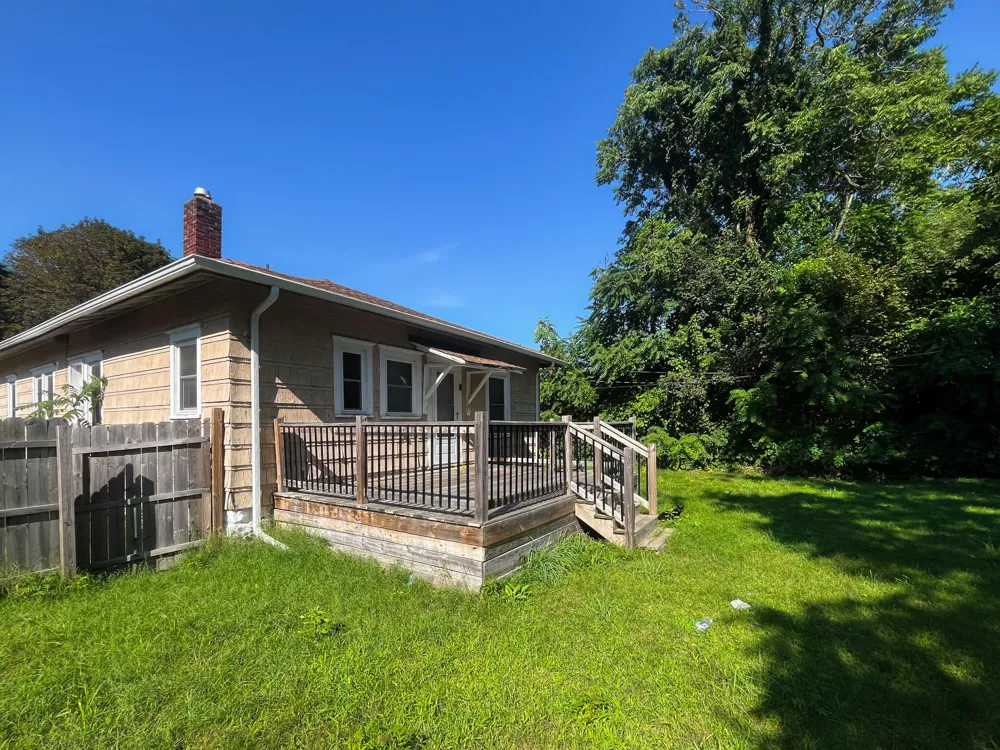 864 Highland Avenue Benton Harbor City, MI 49022