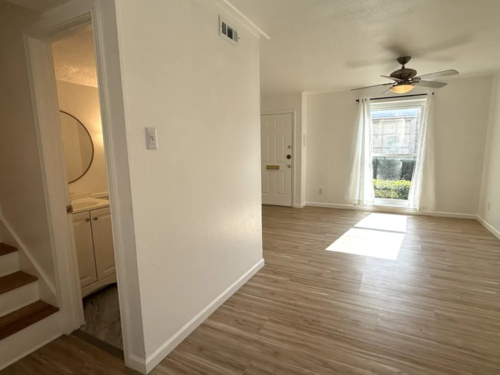 9825 Park Lane Court Dallas, TX 75220