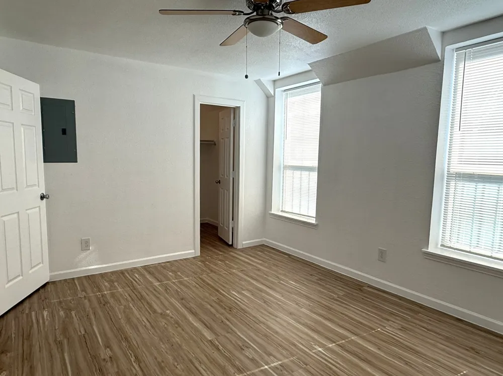 9825 Park Lane Court Dallas, TX 75220