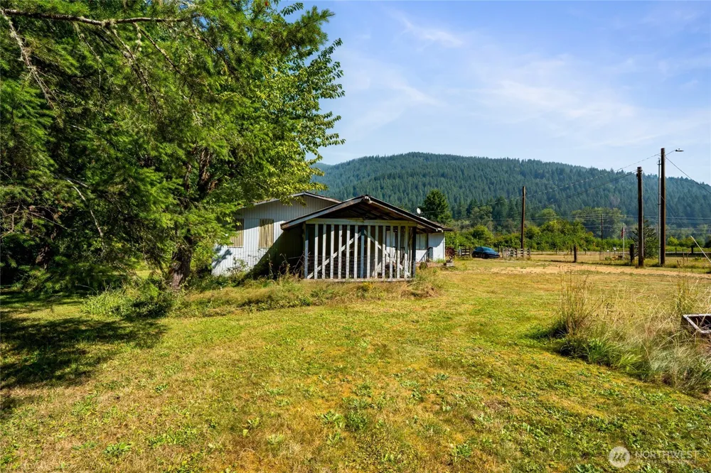 22520 State Route 706 E Ashford, WA 98304