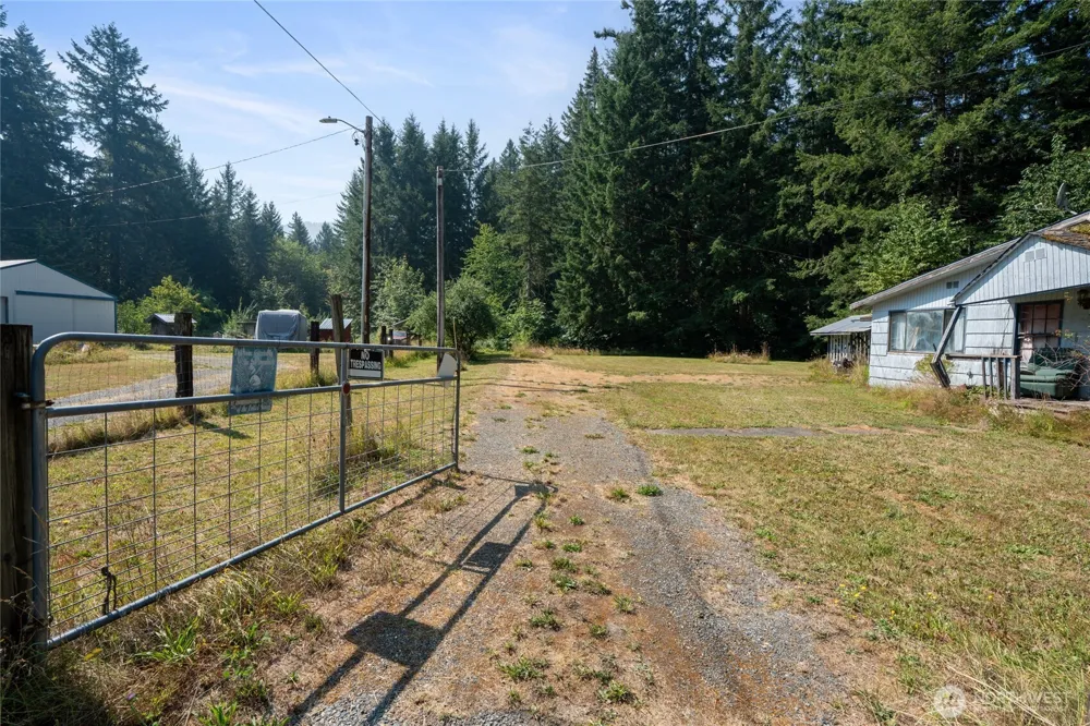22520 State Route 706 E Ashford, WA 98304