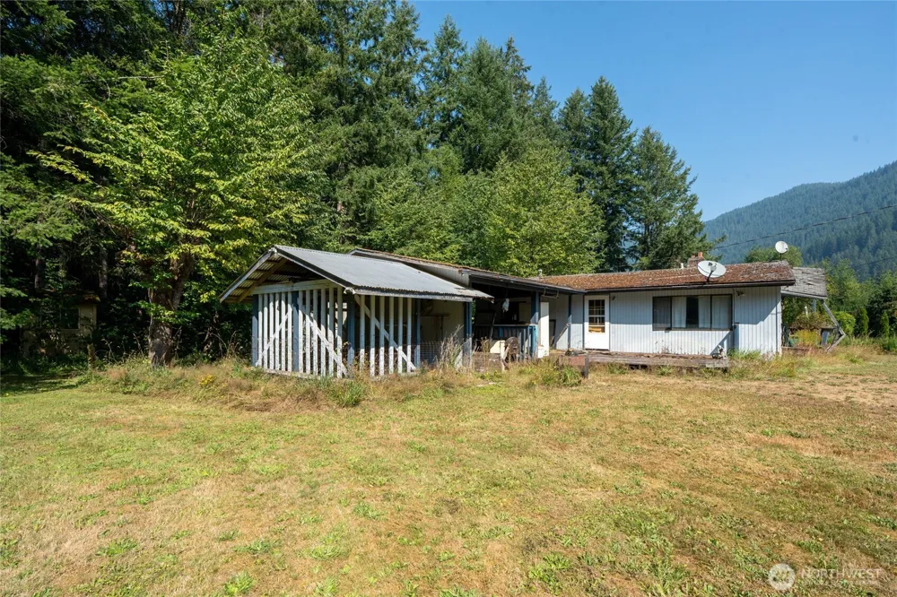 22520 State Route 706 E Ashford, WA 98304