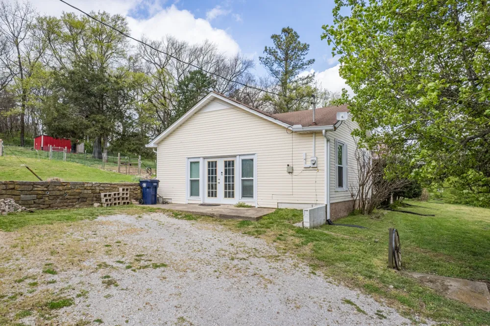 511 N Main St Cornersville, TN 37047