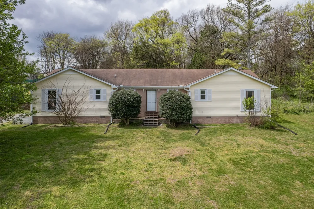 511 N Main St Cornersville, TN 37047