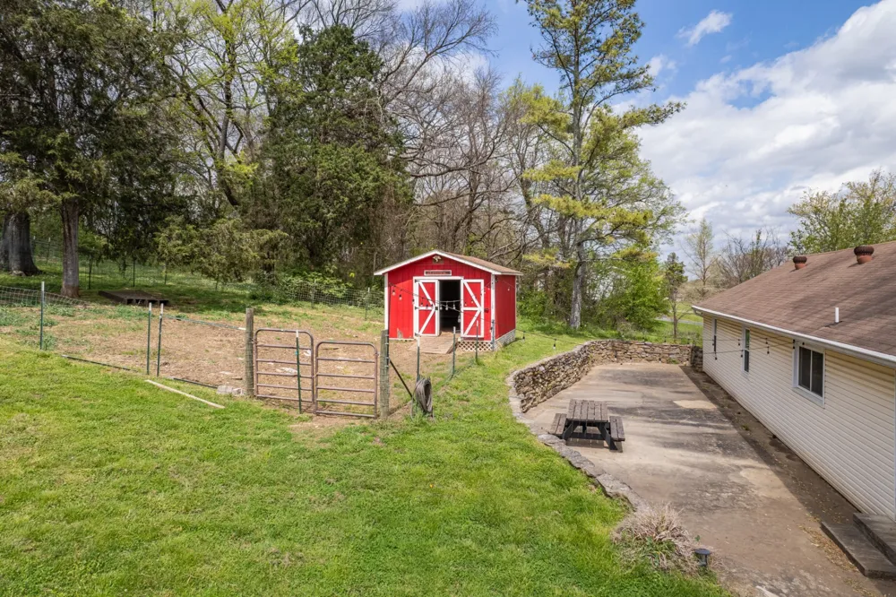511 N Main St Cornersville, TN 37047