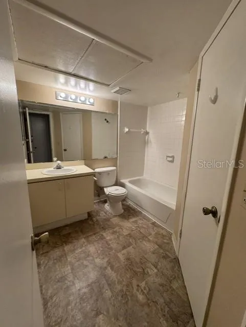 320 FORESTWAY CIRCLE #203 Altamonte Springs, FL 32701