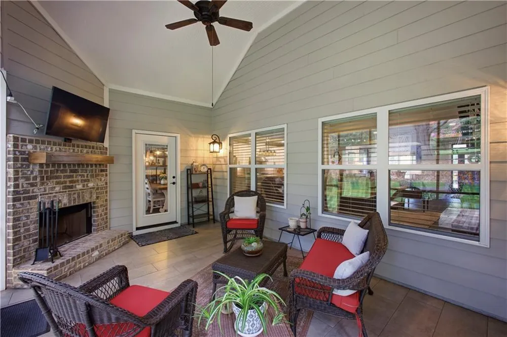 579 New Cut Road Braselton, GA 30517