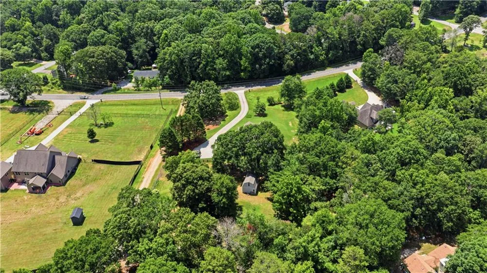 579 New Cut Road Braselton, GA 30517