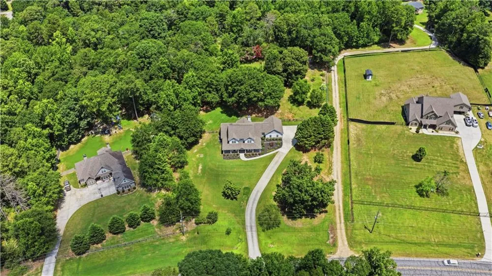 579 New Cut Road Braselton, GA 30517
