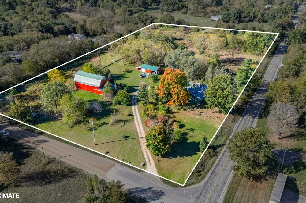 9031 Adams Road Middleville, MI 49333