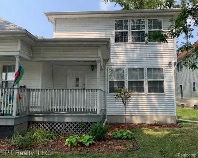 33 E BERNHARD Unit #2 E Hazel Park City, MI 48030