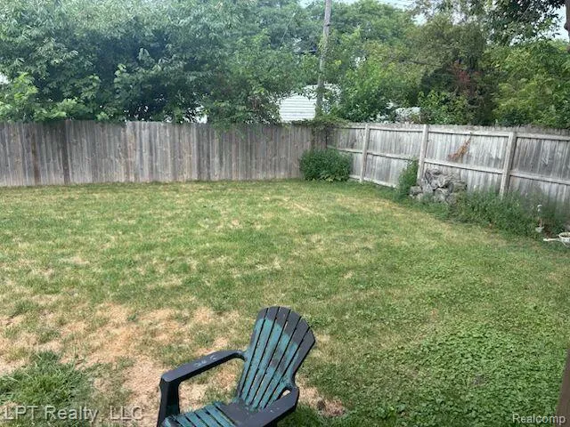 33 E BERNHARD Unit #2 E Hazel Park City, MI 48030