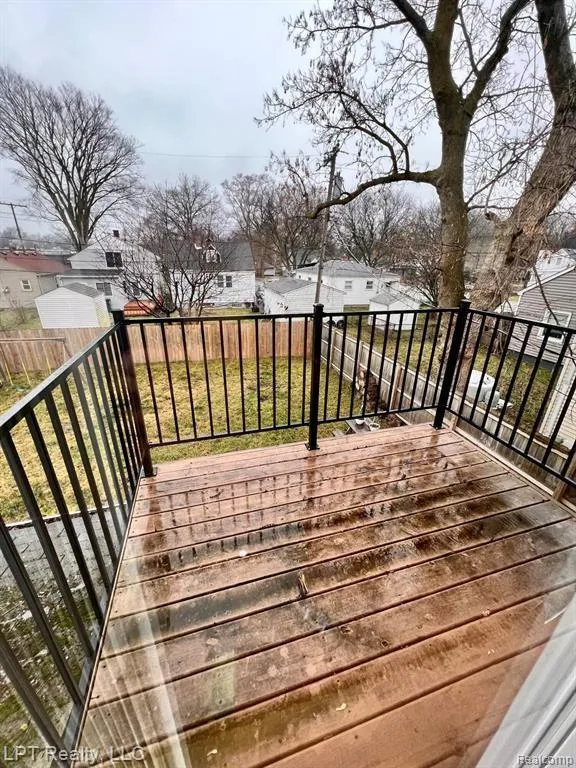 33 E BERNHARD Unit #2 E Hazel Park City, MI 48030