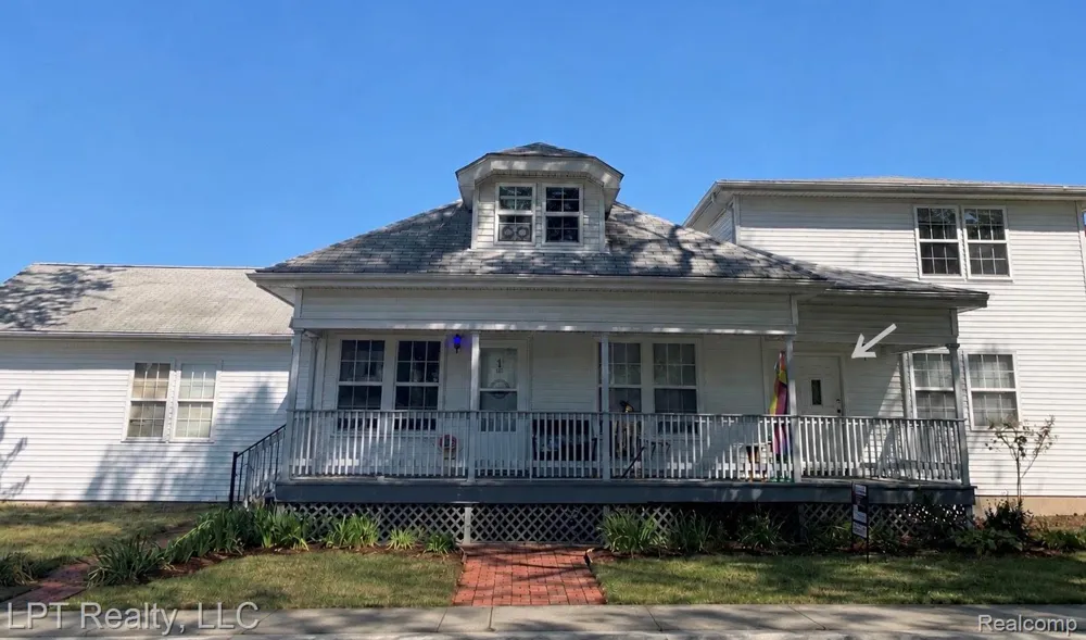 33 E BERNHARD Unit #2 E Hazel Park City, MI 48030