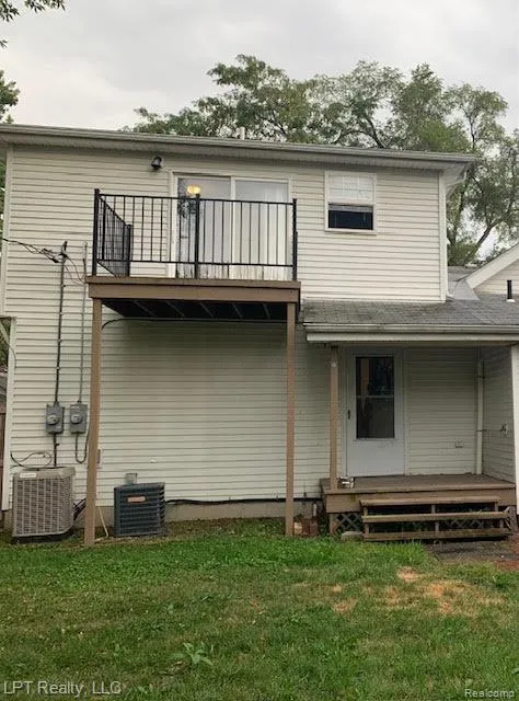 33 E BERNHARD Unit #2 E Hazel Park City, MI 48030