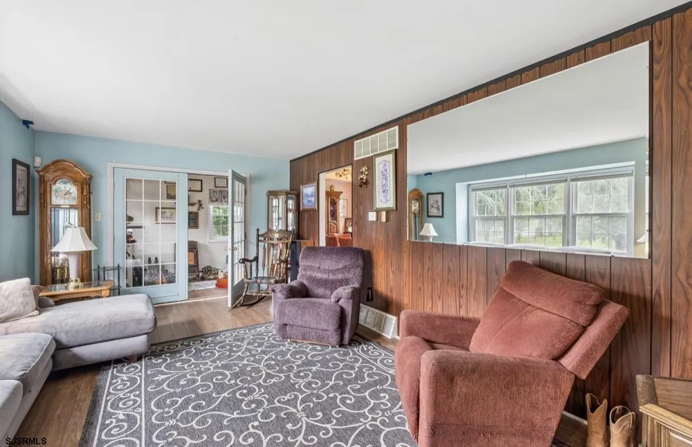 11 Queens Ln Hammonton, NJ 08037