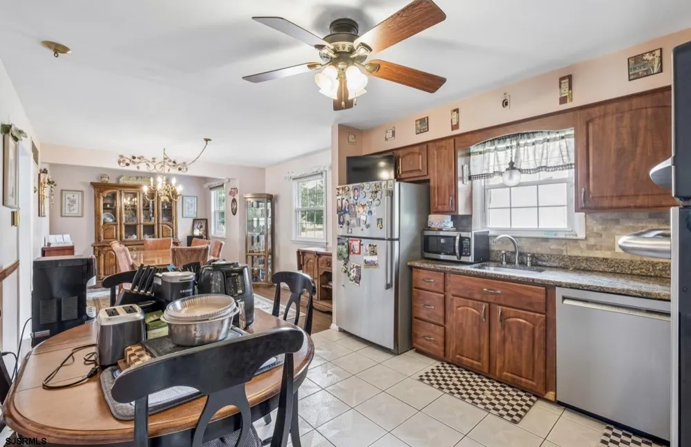 11 Queens Ln Hammonton, NJ 08037