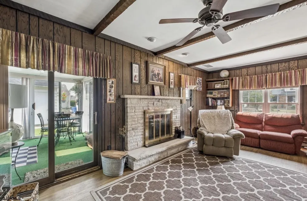 11 Queens Ln Hammonton, NJ 08037