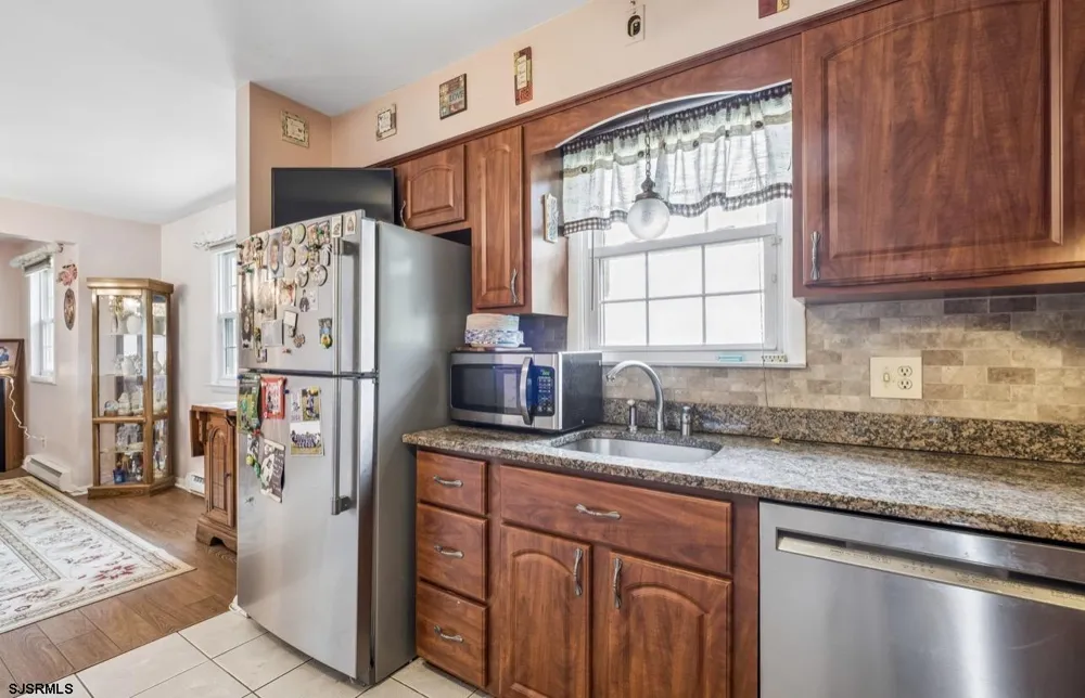11 Queens Ln Hammonton, NJ 08037