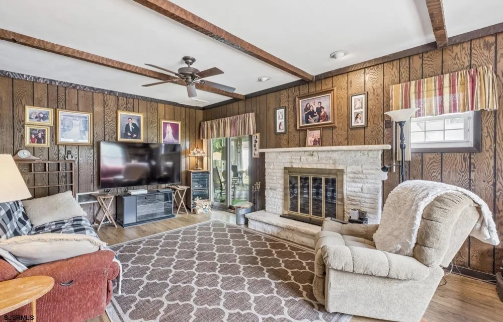 11 Queens Ln Hammonton, NJ 08037