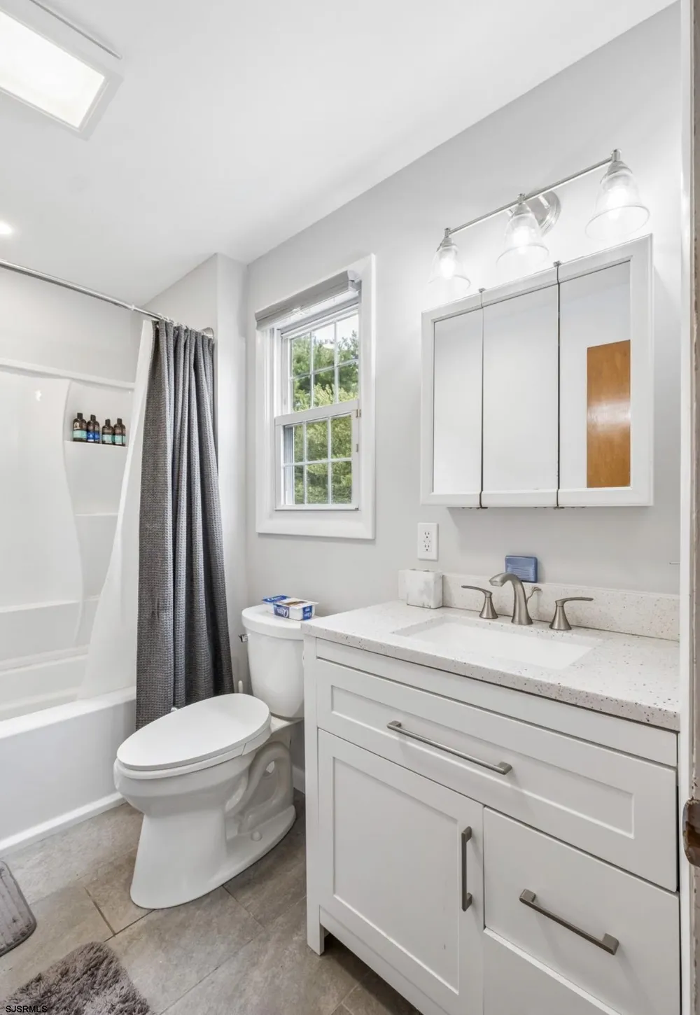 11 Queens Ln Hammonton, NJ 08037