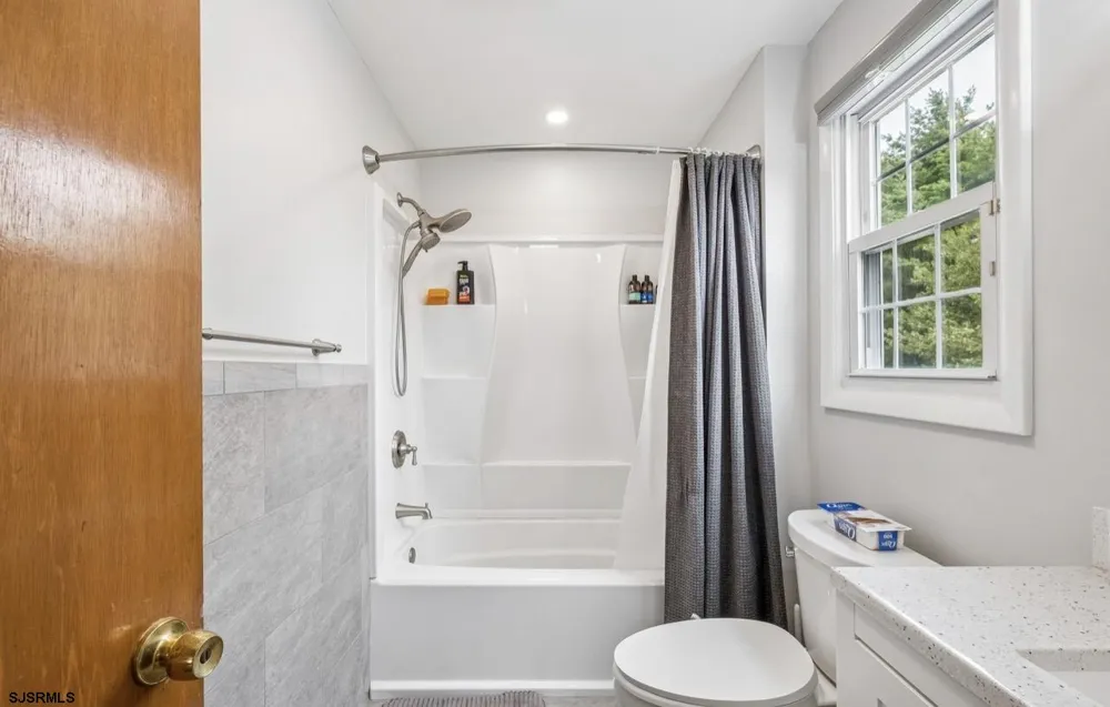11 Queens Ln Hammonton, NJ 08037
