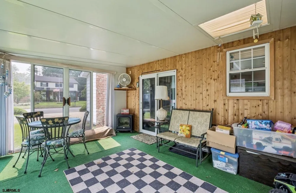 11 Queens Ln Hammonton, NJ 08037