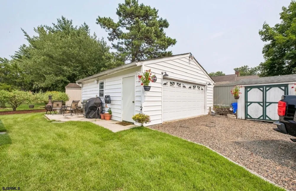11 Queens Ln Hammonton, NJ 08037