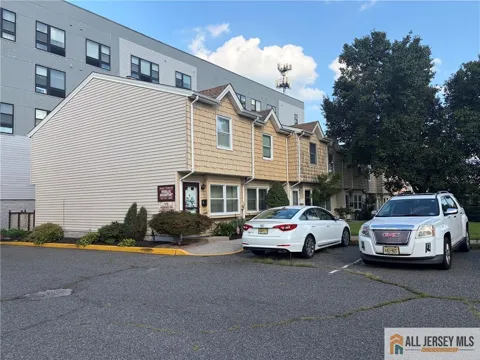 172 Roosevelt Avenue #F
