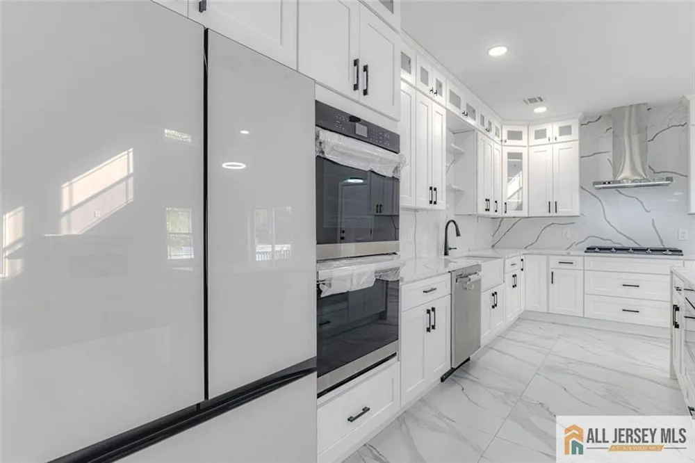 108 Jersey Avenue Edison, NJ 08820