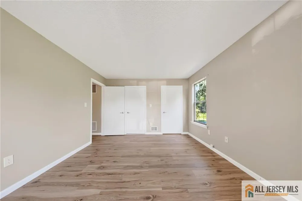 60 Taylor Drive Franklin, NJ 08823