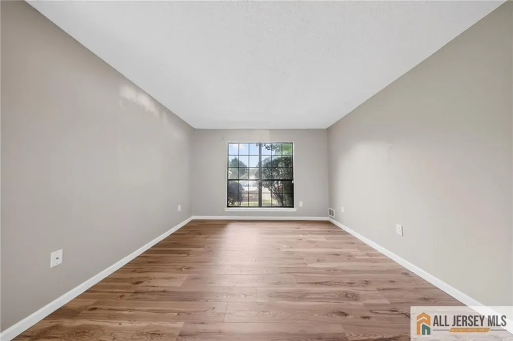 60 Taylor Drive Franklin, NJ 08823