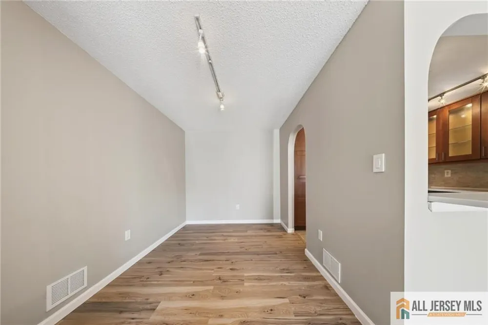 60 Taylor Drive Franklin, NJ 08823