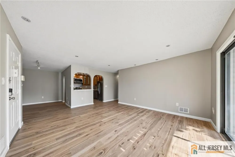 60 Taylor Drive Franklin, NJ 08823
