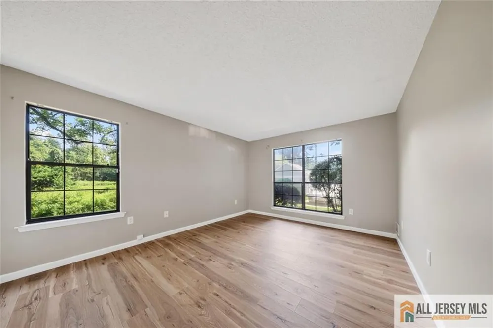 60 Taylor Drive Franklin, NJ 08823