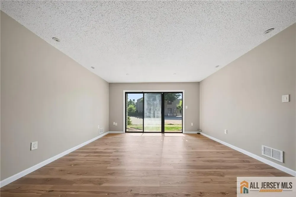 60 Taylor Drive Franklin, NJ 08823