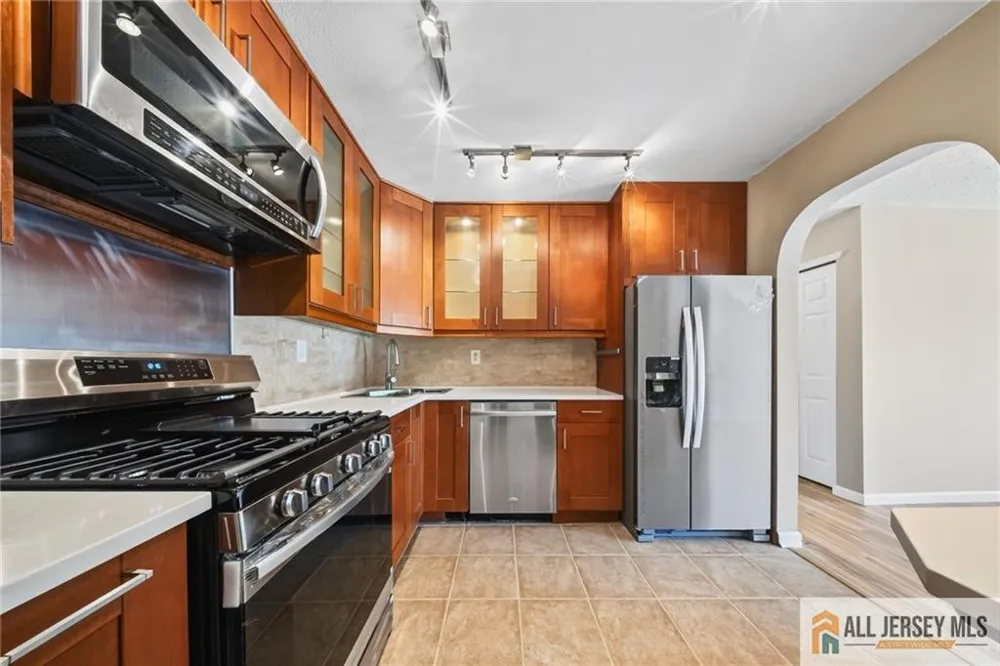 60 Taylor Drive Franklin, NJ 08823