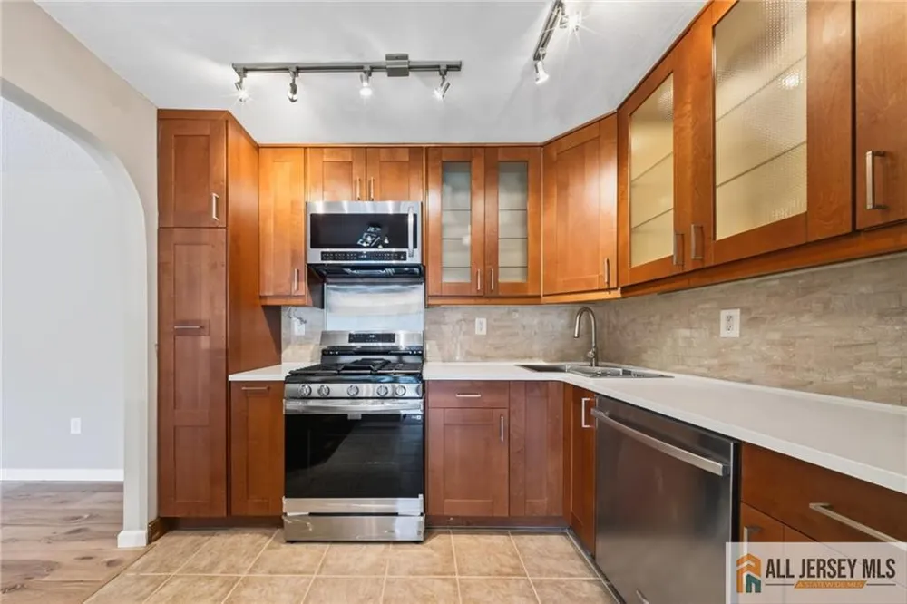 60 Taylor Drive Franklin, NJ 08823