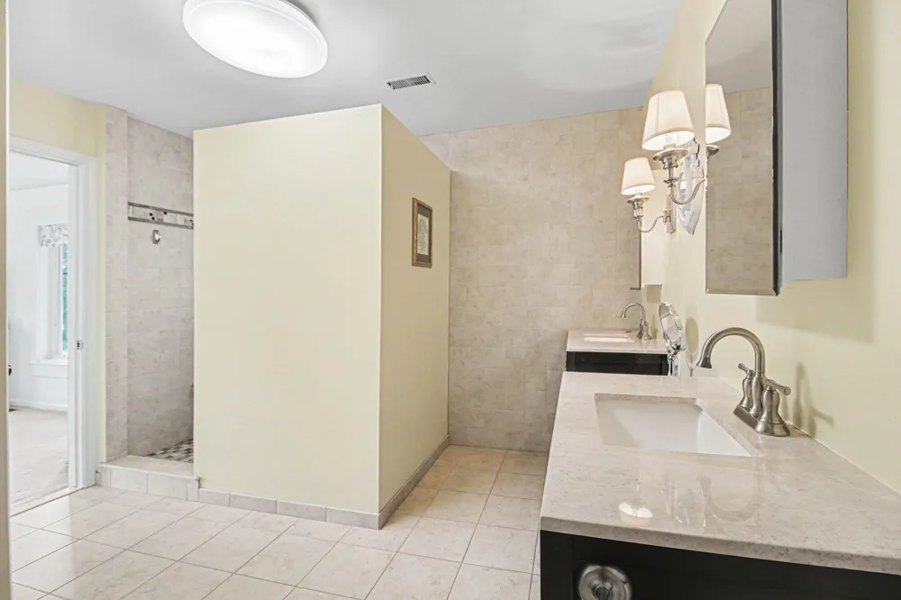 4720 Downing Drive Pinckney, MI 48169