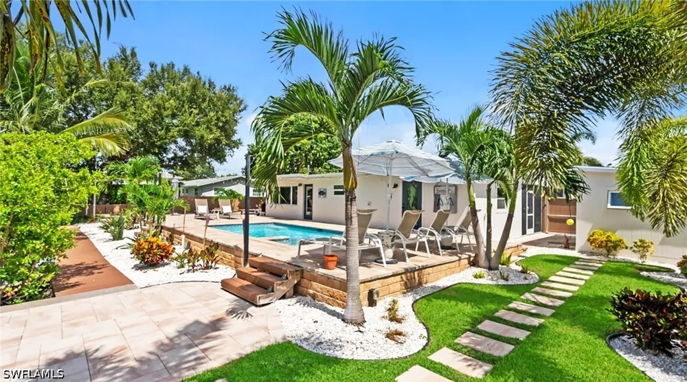 Riverview Drive Naples, FL 34112
