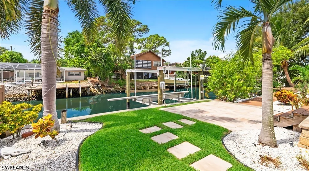 Riverview Drive Naples, FL 34112