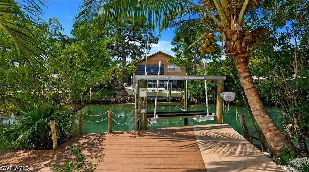 Riverview Drive Naples, FL 34112